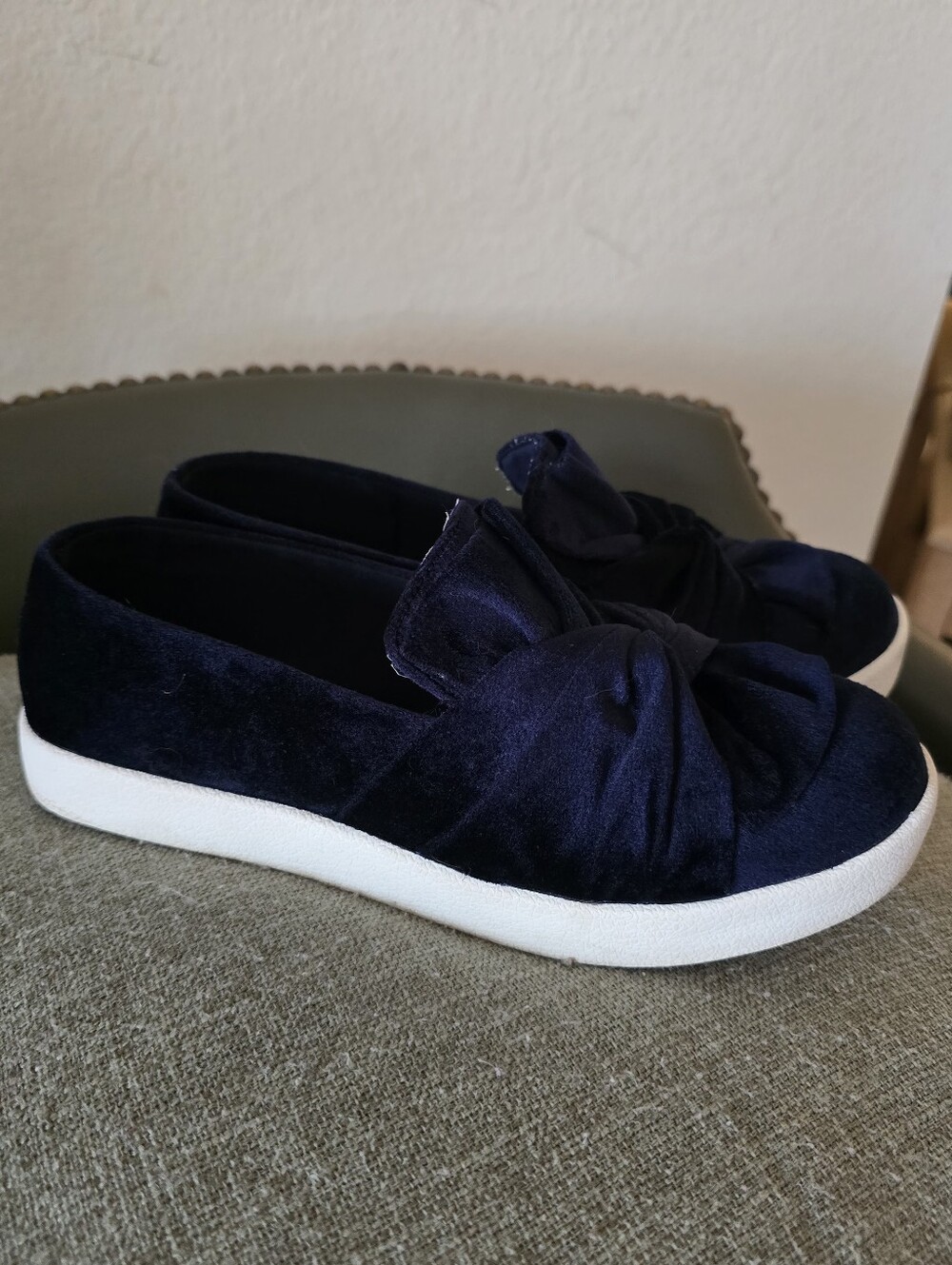 MIA Navy Velvet Slip-On Sneakers with Bow Size W 5